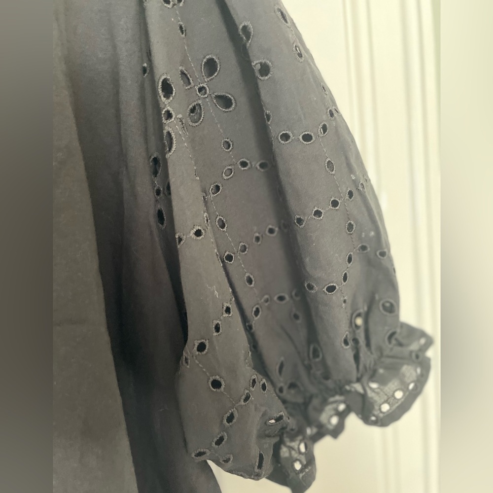 NWT H&M black top with eyelet sleeves 3X